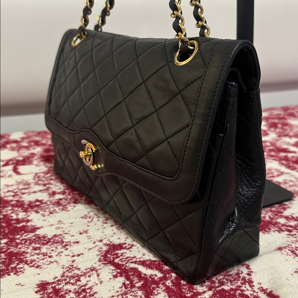 CHANEL Vintage 2-Toned CC Double Flap Bag Quilted Lamb Skin - Picture 6 of 16